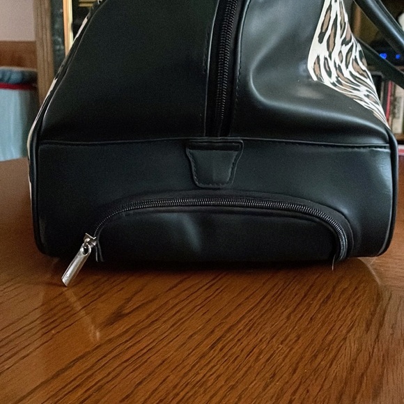 Liz Claiborne 💕Travel Bag on Wheels 💕 - Picture 11 of 11